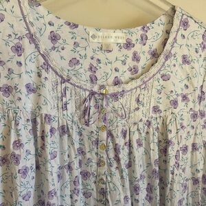 Floral Women’s nightgown in White and Purple